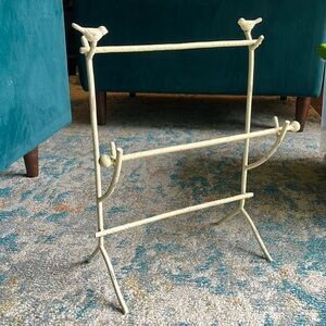 Decorative necklace stand